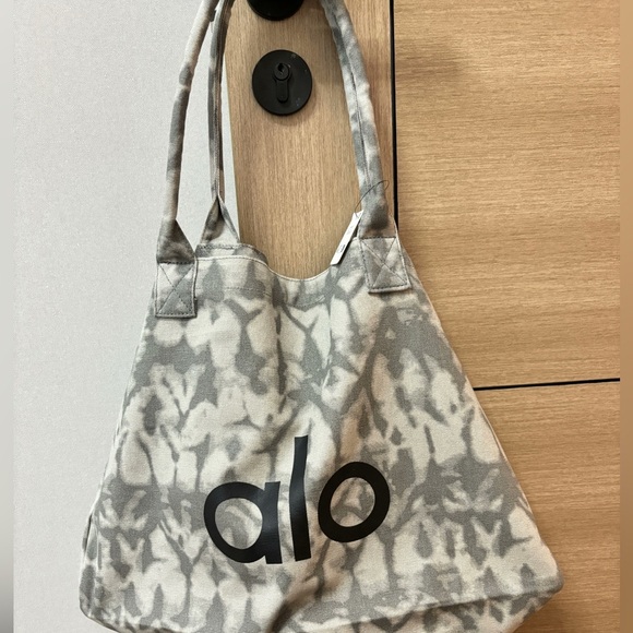 Alo yoga backpack, single shoulder bag, handbag, canvas bag - Picture 2 of 6